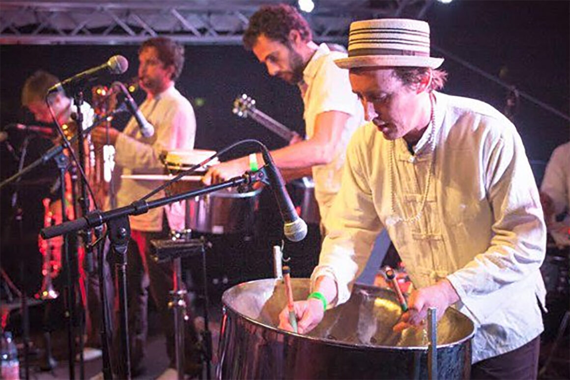 bacao-rhythm-steel-band-spielen-erste-volle-live-show-im-hamburger